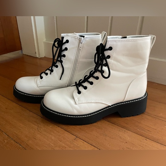Madden Girl Mzoey Women’s White Combat Boots, Size 10 - Picture 4 of 6